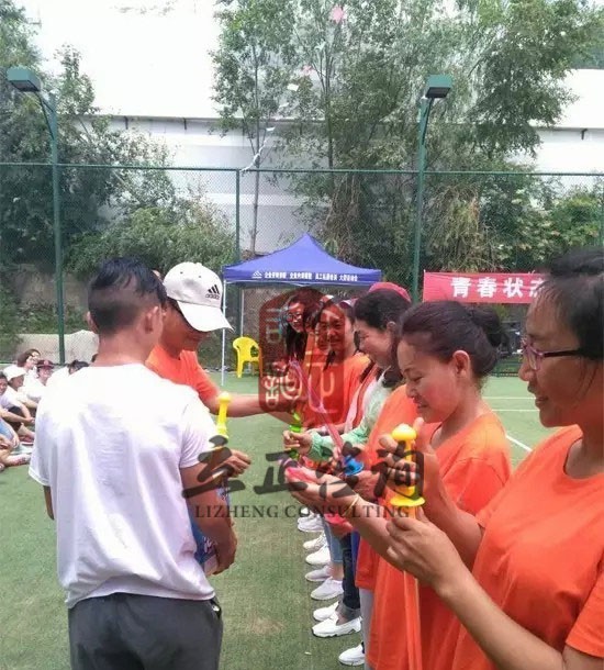 培訓(xùn)快訊培訓(xùn)時(shí)間：7月8日培訓(xùn)單位：某幼兒園培訓(xùn)課程：運(yùn)動會培訓(xùn)人數(shù)：80人蘭州運(yùn)動會